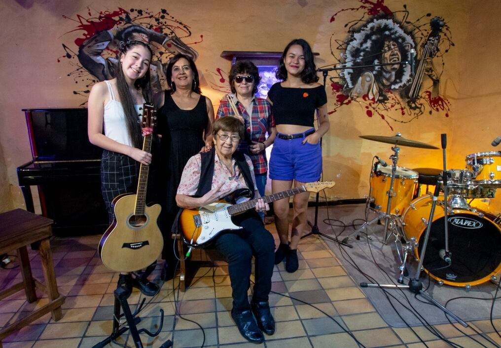 La agrupación femenina paraguaya, liderada por Catunga, conmemora su aniversario número 43 con la publicación de una nueva canción. Foto: Gentileza.