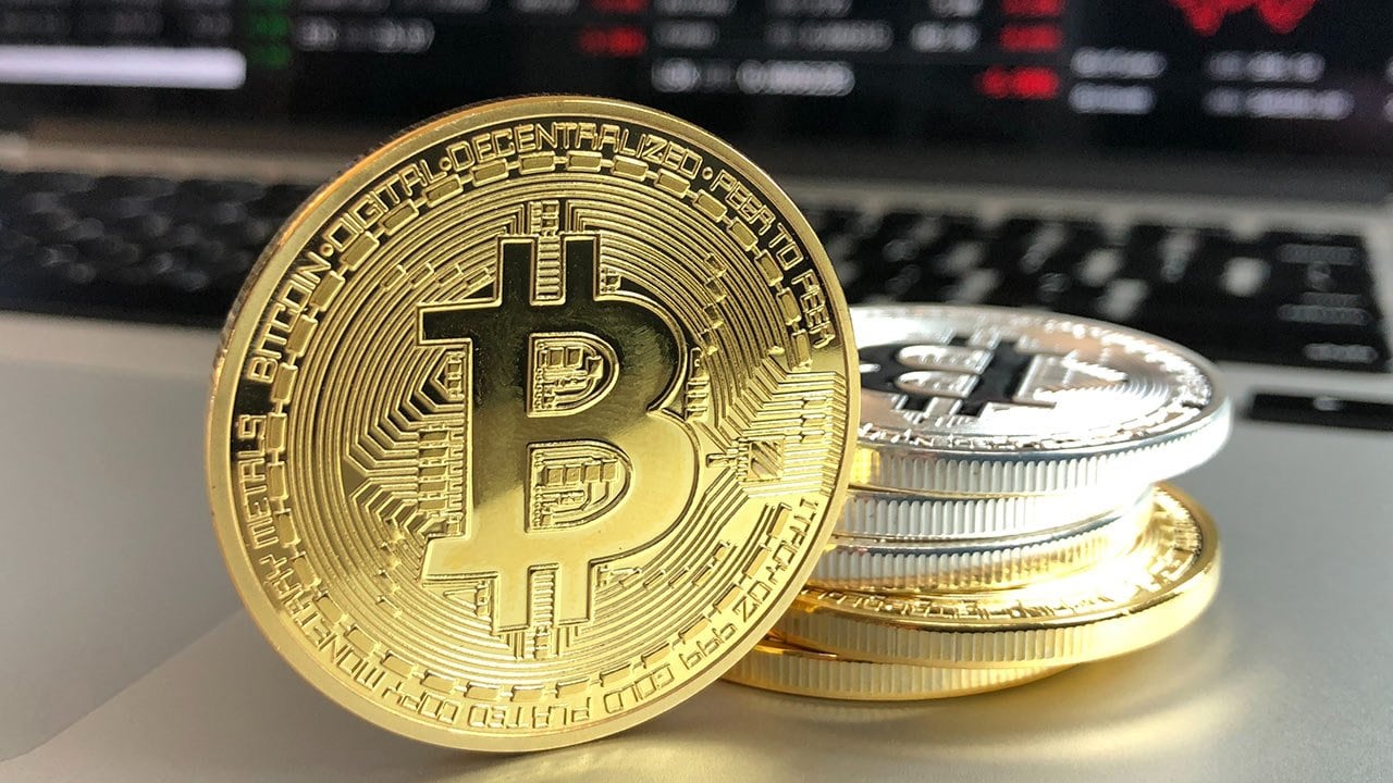 La Nación / El bitcoin cae y se acerca a los 30.000 dólares