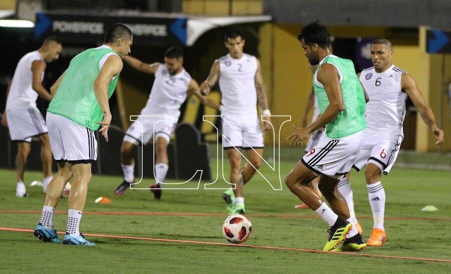 Carlos Rolón, Richard Ortiz, Rodrigo Rojas, entre otros, aguardan el partido del sábado ante General Díaz.FOTO:NÉSTOR SOTO