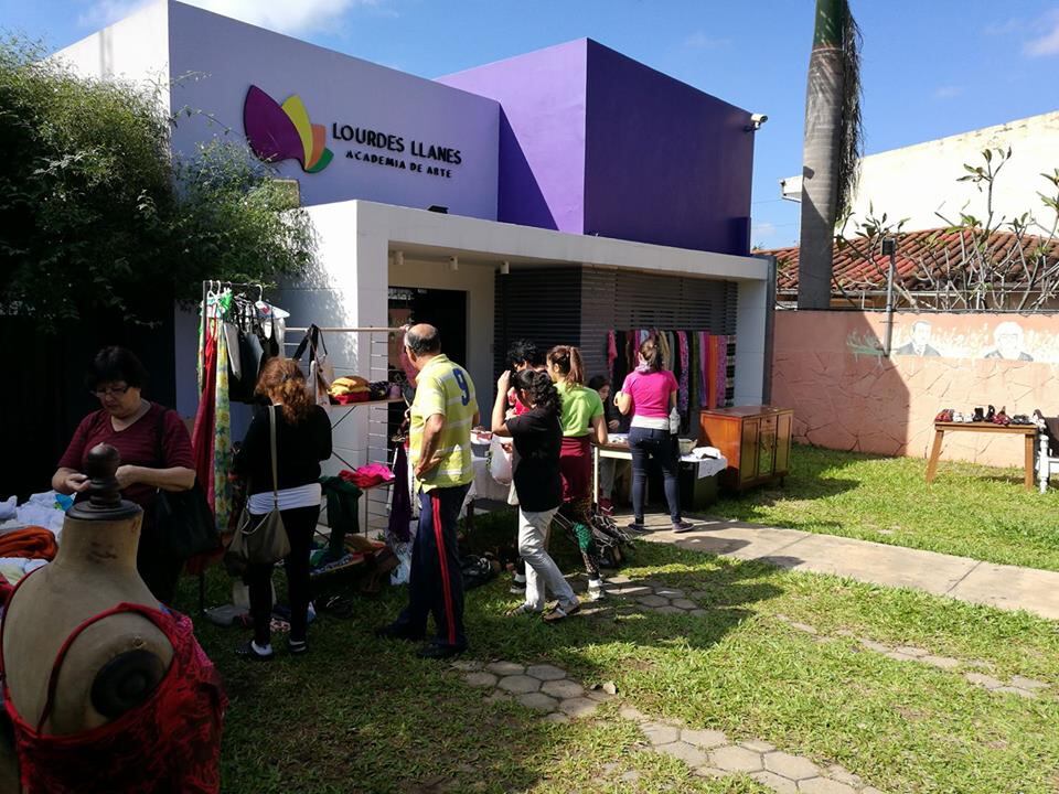 Feria de Garage en la Academia de Lourdes Llanes. Foto: Gentileza.