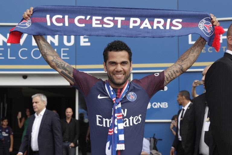 El PSG es el nuevo "desafío" en la carrera del lateral brasileño. Foto: AFP.