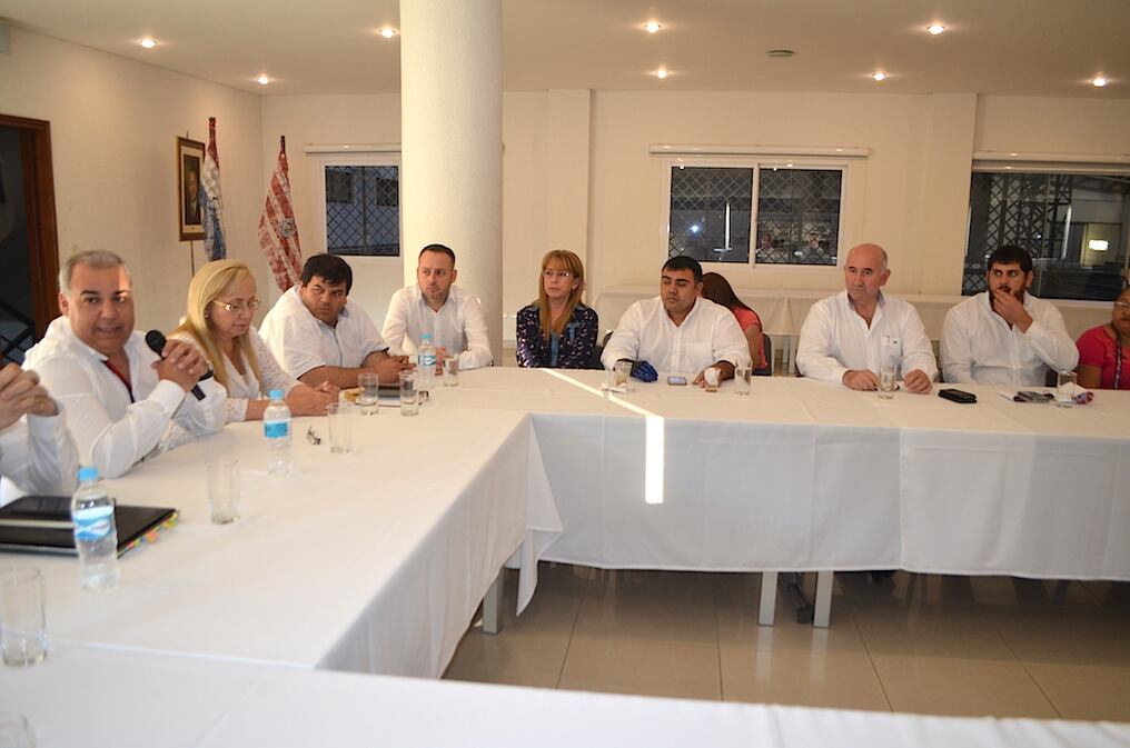 Oviedo Matto hablando en una reunión con candidatos del Unace para las elecciones del 2018.