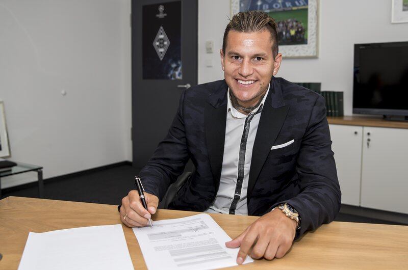 Bobadilla firmó contrato por dos años con el Borussia. Foto: @borussia