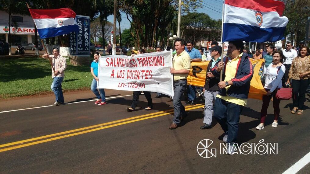 Marcha de docentes por aumento de salario en Santa Rita. Foto: Gentileza