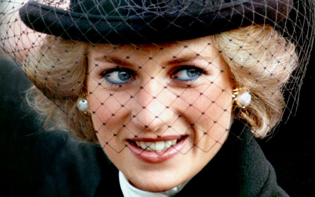 Diana hace 20 años puso al descubierto la rigidez de la familia real británica y la obligó a modernizarse para mostrarse más accesible.