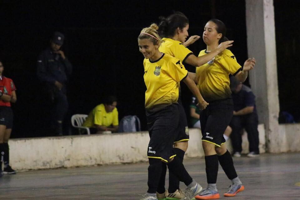 Galeano, Vázquez y Garay, figuras del Deportivo Recoleta. Foto: Prensa APF.