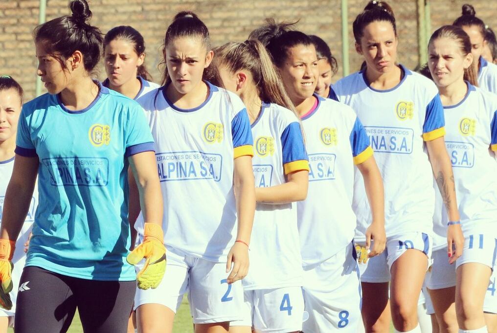 Las escoberas salen a defender la punta y el invicto ante San Lorenzo. Foto: Prensa Deportivo Capiatá.
