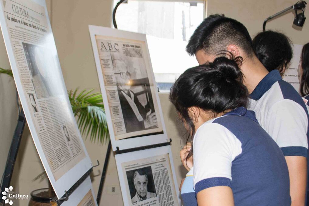 Las maletas de Roa, muestra itinerante que contiene las obras del laureado escritor Augusto Roa Bastos, llegaron este miércoles 11 de octubre a la ciudad de J. Augusto Saldívar. Gentileza.
