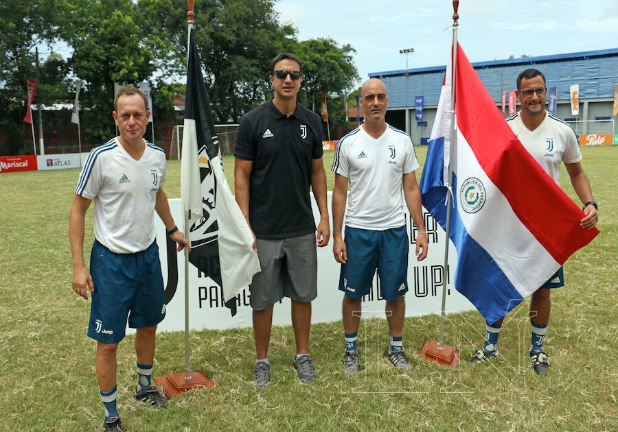 Carlo Buonopane, Renzo Ferrari, Angelo Sanapo y Miha Rojina, los responsables de la Juventus Training Camp en Paraguay.FOTO: PÁNFILO
LEGUIZAMÓN