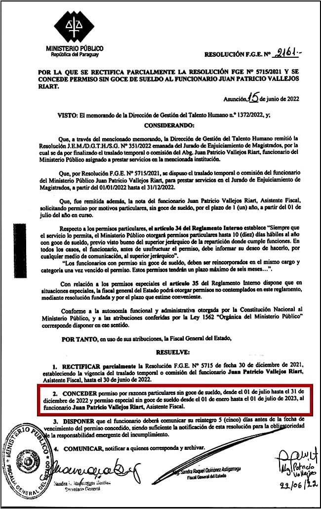 Resolución de la FGE donde se prueba que el funcionario Juan Patricio Vallejos, de la Seprelad, gozaba de un permiso sin goce de sueldo.FOTO: GENTILEZA
