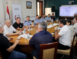Autoridades del MEC, el Ministerio del Interior y la Policía Nacional mantuvieron una reunión. Foto: Twitter.