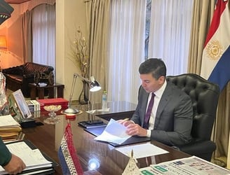 El presidente de la República, Santiago Peña, prevé recorrer la empresa estatal argentina INVAP, durante su visita a Bariloche.