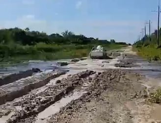 Los caminos en la zona de Bahía Negra se encuentran intransitables tras las últimas lluvias. Imagen: captura de video.