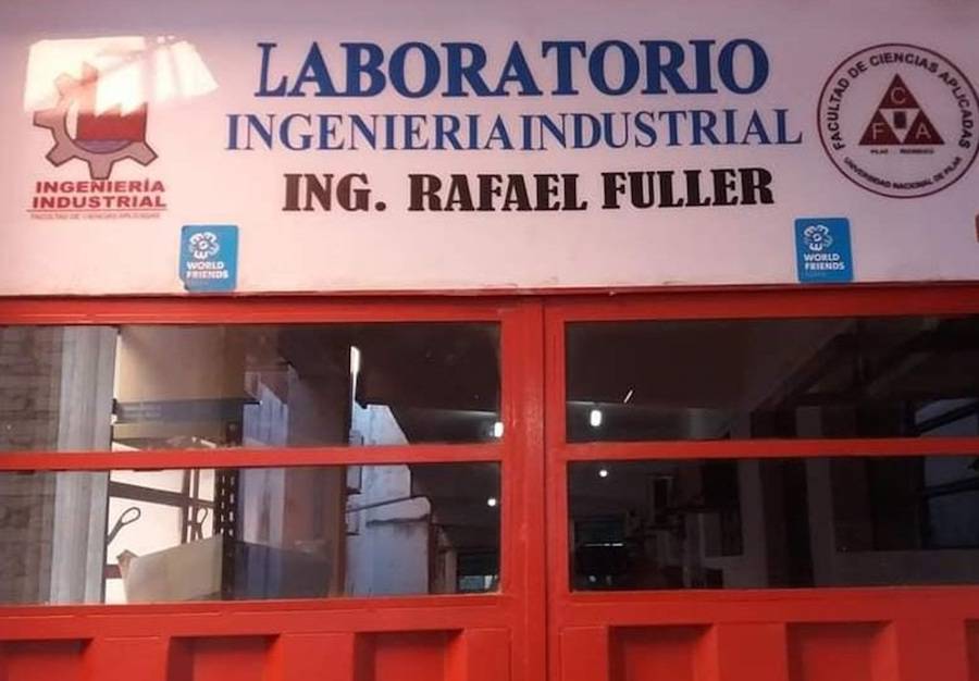 La Facultad de Ingeniería de la Universidad Nacional de Pilar bautizó con su nombre el laboratorio industrial de dicha casa de estudios.