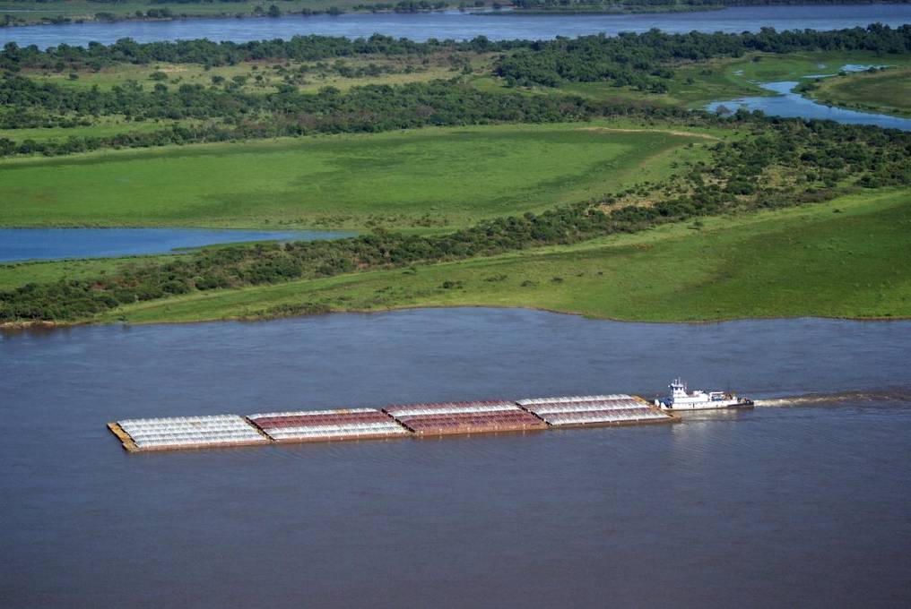 Argentina impone a que las embarcaciones de bandera extranjera que utilicen el tramo paguen de US$ 1,47 sobre cada tonelada de registro neto. Foto: Archivo.