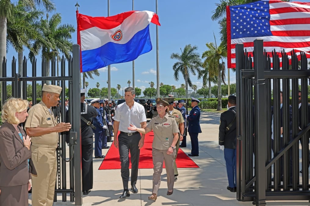 El presidente de la República, Santiago Peña, mantuvo este viernes una reunión con la comandante del Comando Sur de Estados Unidos, Laura Richardson.